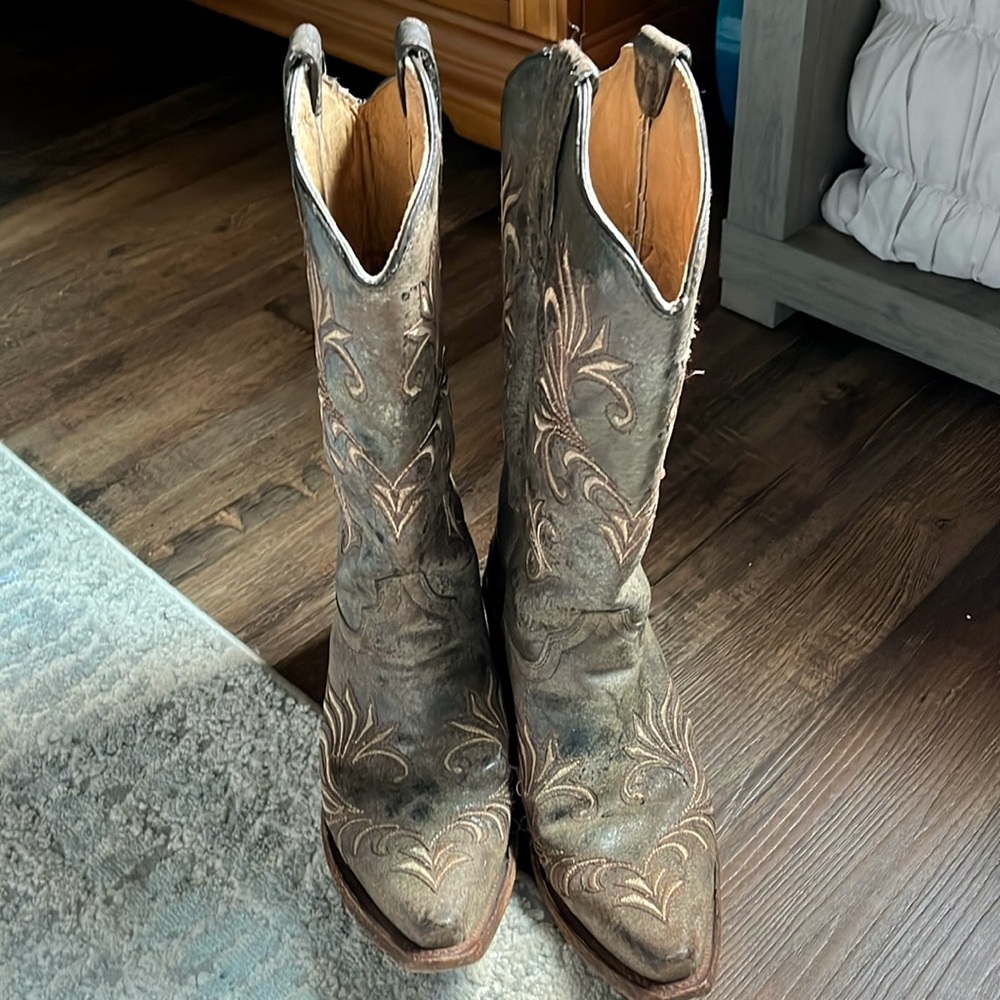 Circle G point toed boots, no refunds no exchanges